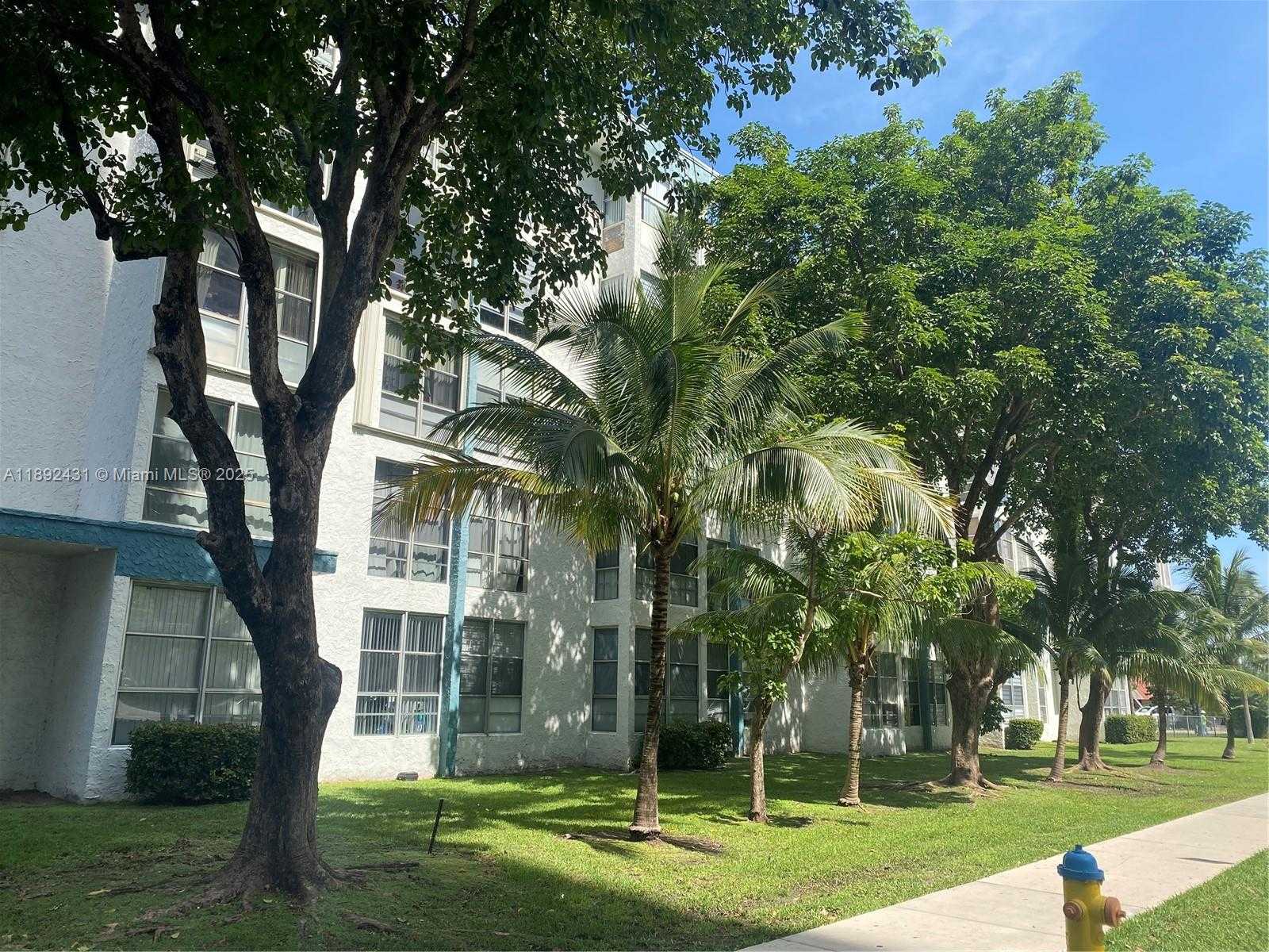 Small Image of 17620 ATLANTIC BLVD #217, Sunny Isles Beach Number 2