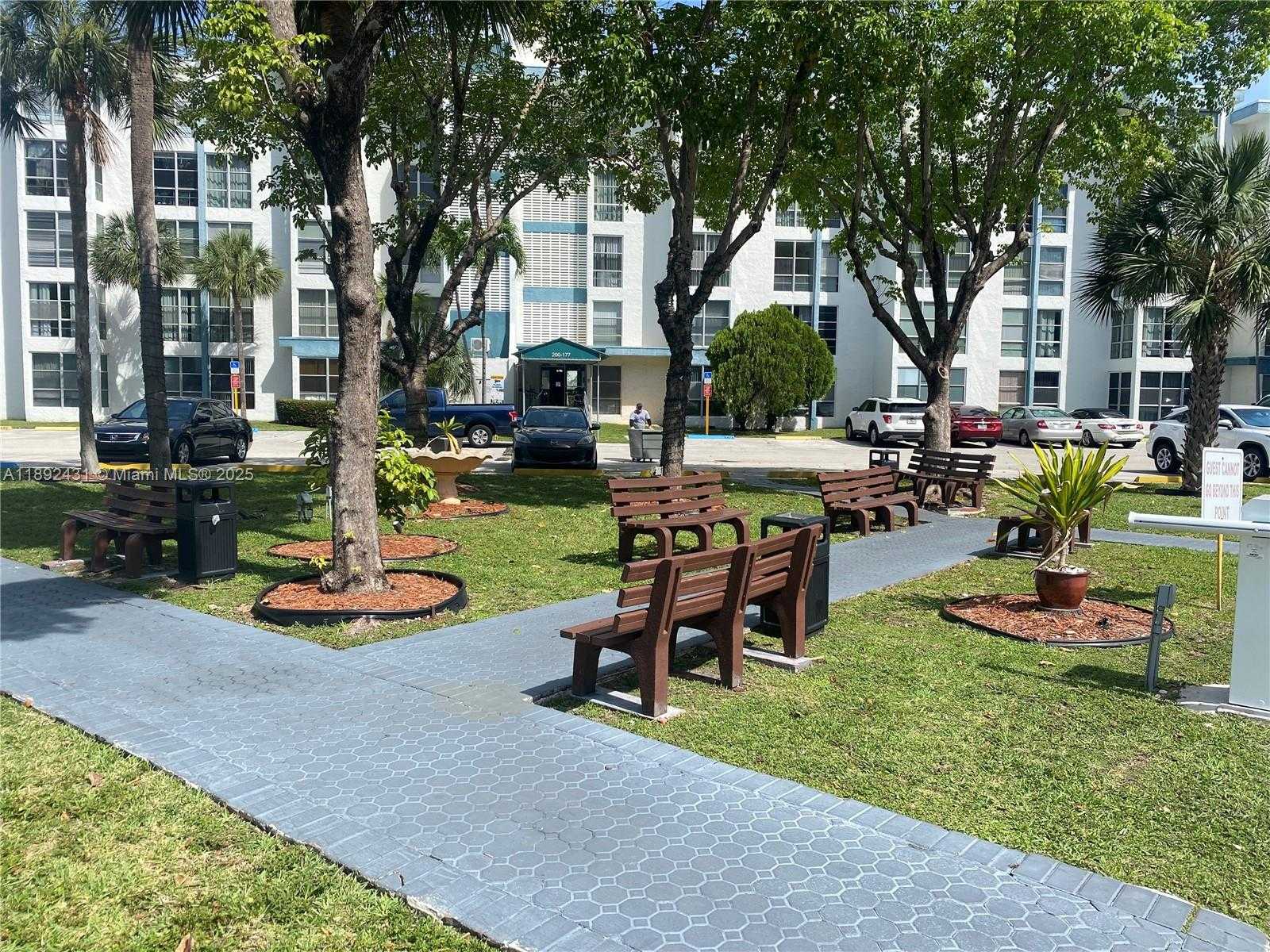 Small Image of 17620 ATLANTIC BLVD #217, Sunny Isles Beach Number 4
