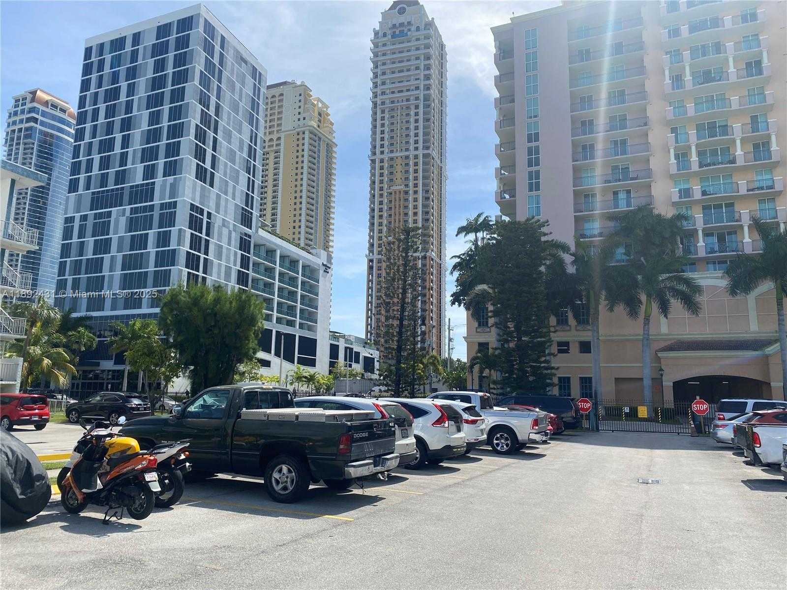 Small Image of 17620 ATLANTIC BLVD #217, Sunny Isles Beach Number 5