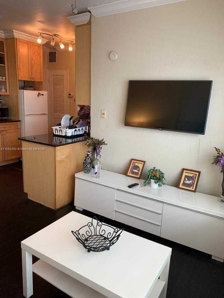 Small Image of 1555 PENNSYLVANIA AVE #103, Miami Beach Number 3