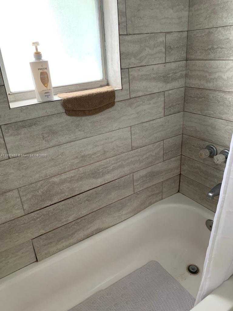 Small Image of 1555 PENNSYLVANIA AVE #103, Miami Beach Number 8