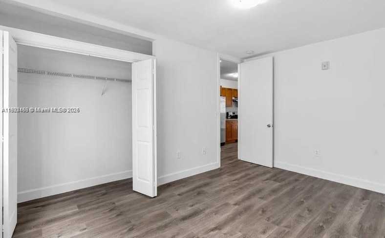 Small Image of 7930 TATUM WATERWAY DR #S3, Miami Beach Number 10