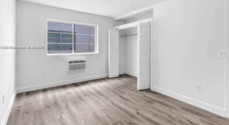 Small Image of 7930 TATUM WATERWAY DR #S3, Miami Beach Number 12