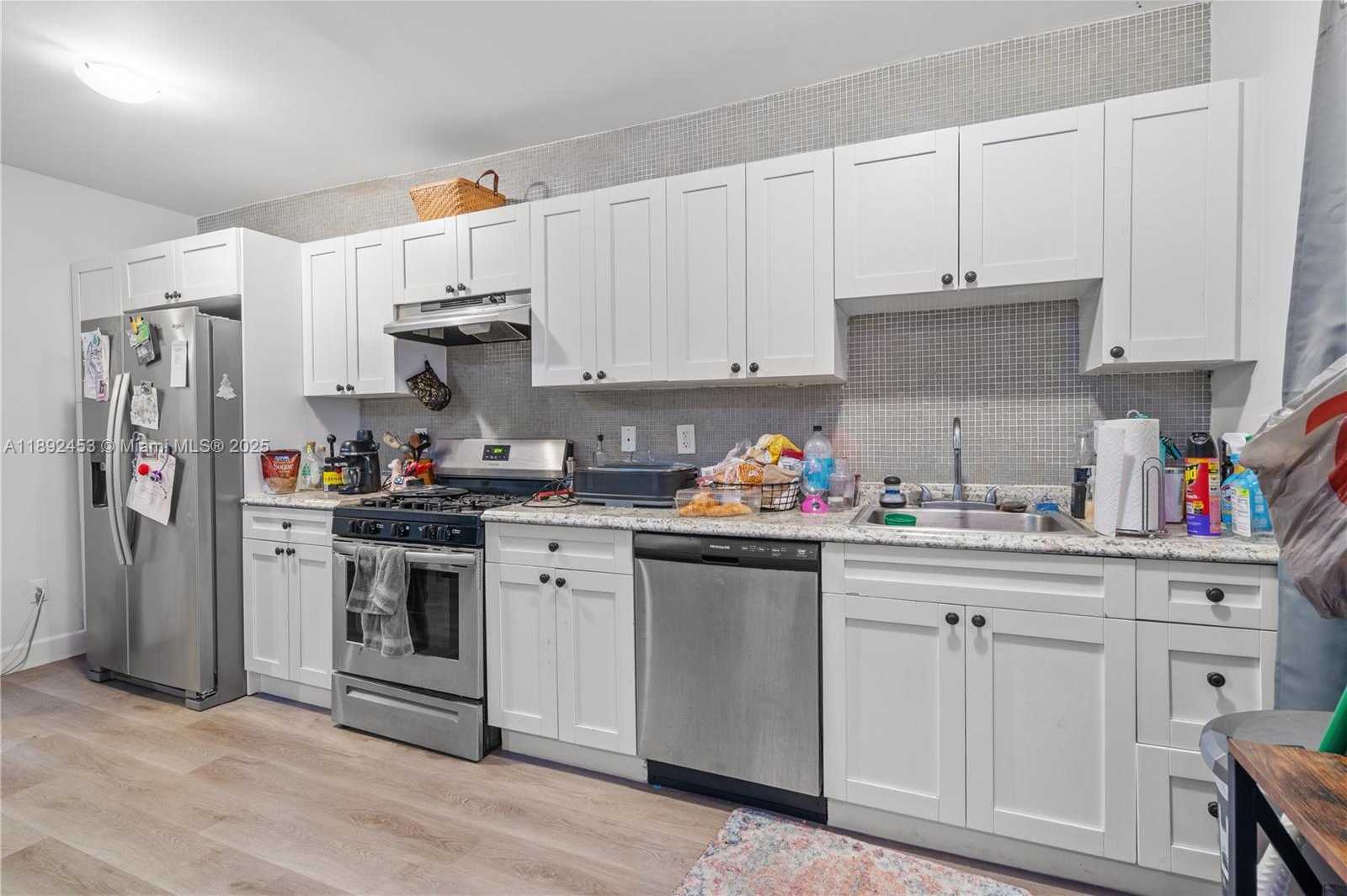 Small Image of 7930 TATUM WATERWAY DR #S3, Miami Beach Number 14