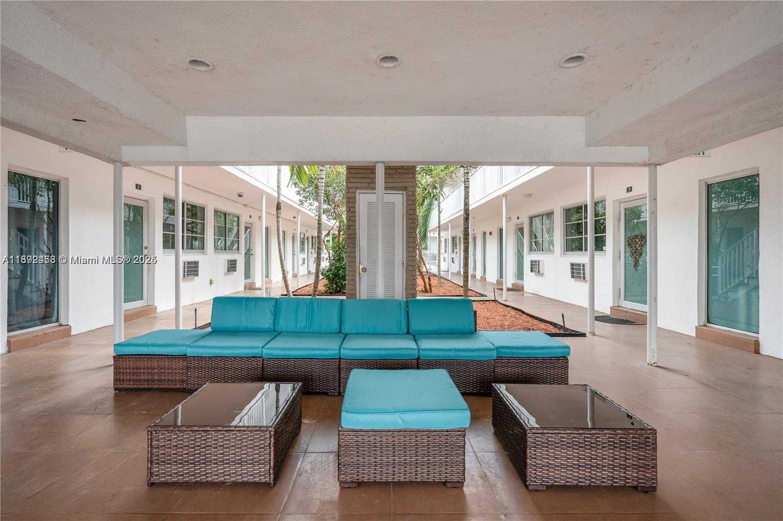 Small Image of 7930 TATUM WATERWAY DR #S3, Miami Beach Number 5