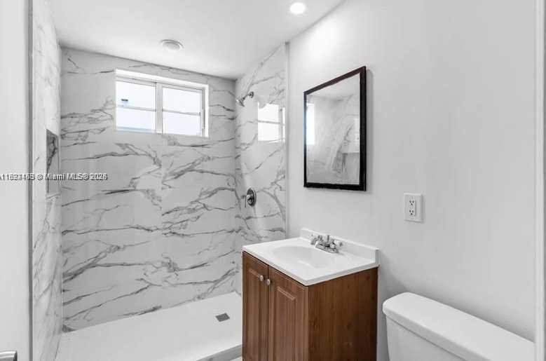 Small Image of 7930 TATUM WATERWAY DR #S3, Miami Beach Number 8