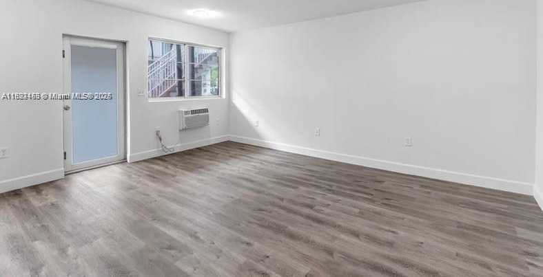 Small Image of 7930 TATUM WATERWAY DR #S3, Miami Beach Number 9
