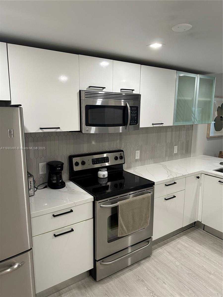 Small Image of 3339 VIRGINIA ST #127, Miami Number 12