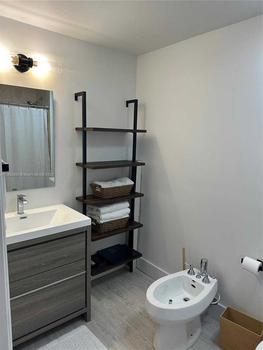 Small Image of 3339 VIRGINIA ST #127, Miami Number 24