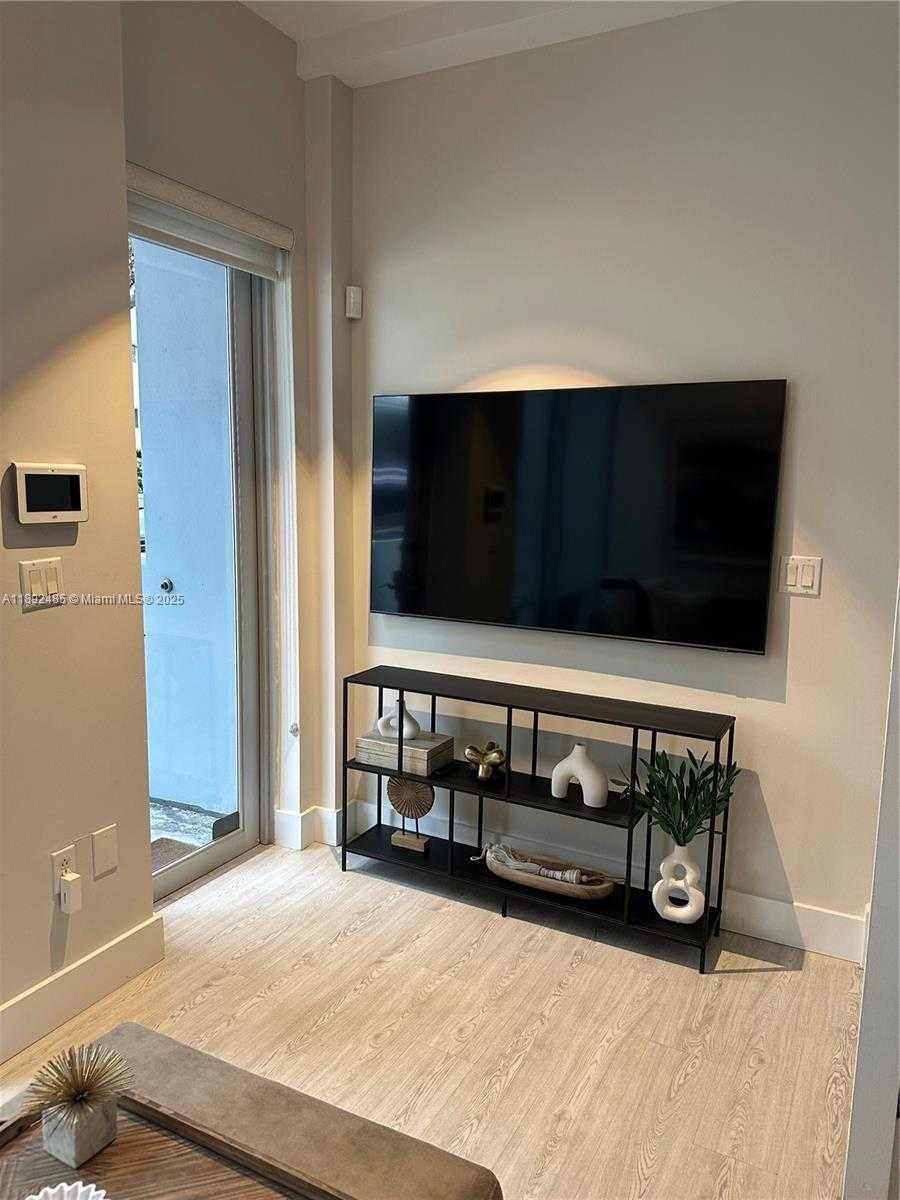 Small Image of 3339 VIRGINIA ST #127, Miami Number 7