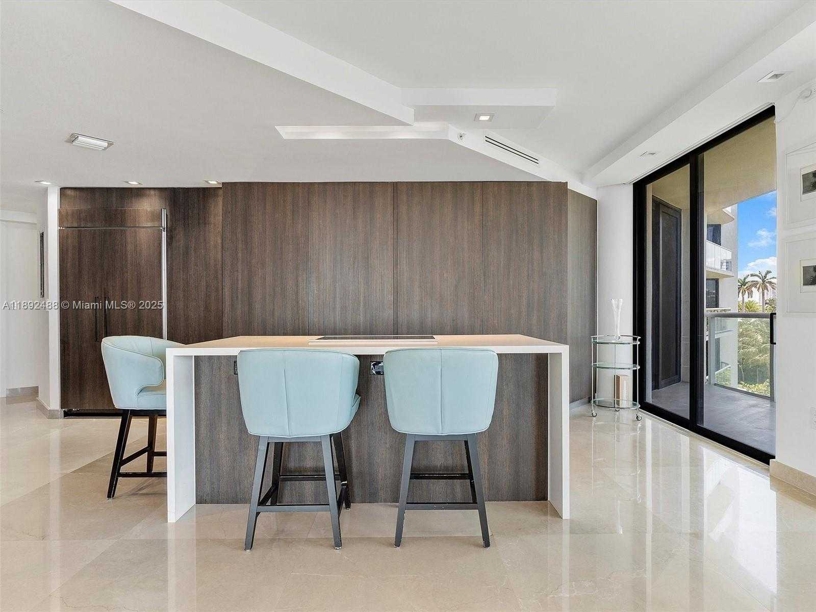 Small Image of 4000 ISLAND BLVD #606, Aventura Number 12