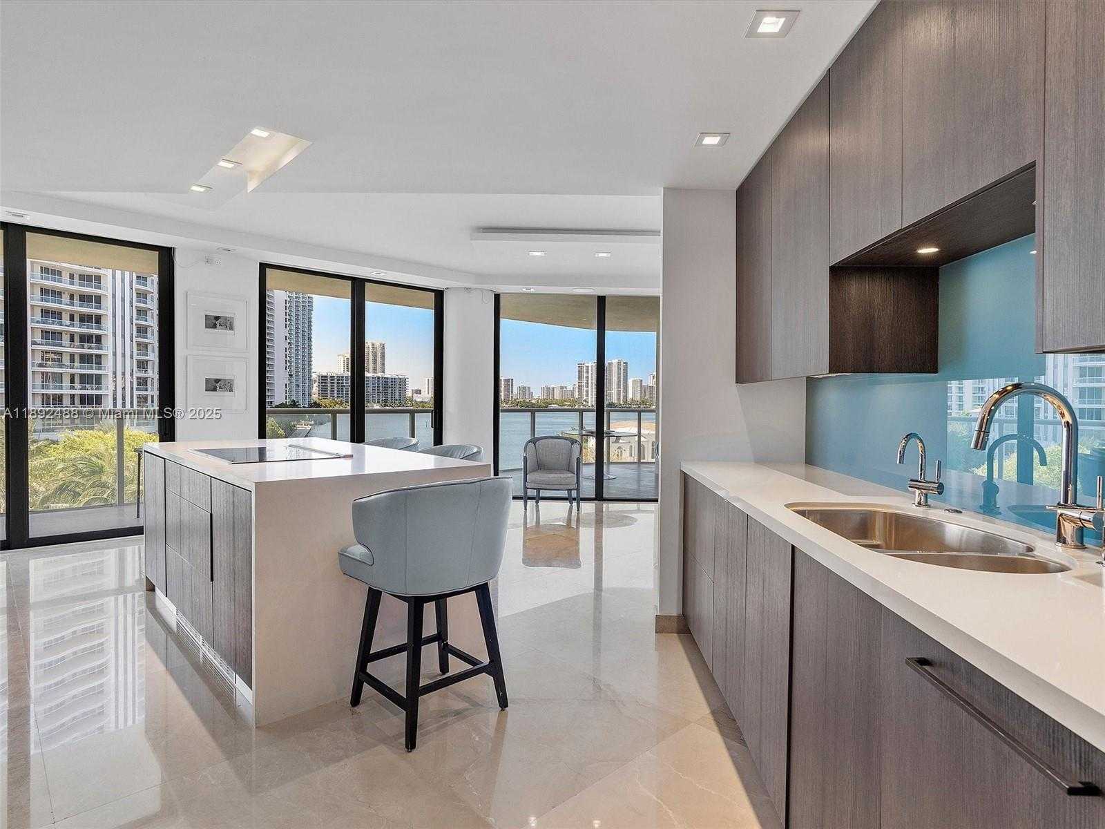 Small Image of 4000 ISLAND BLVD #606, Aventura Number 16