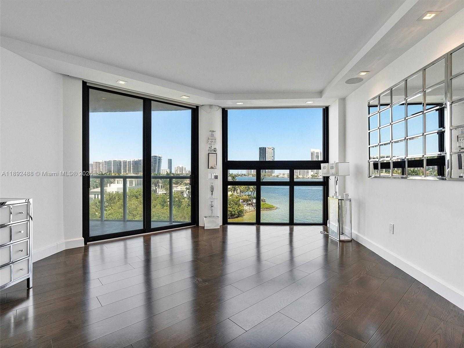 Small Image of 4000 ISLAND BLVD #606, Aventura Number 24