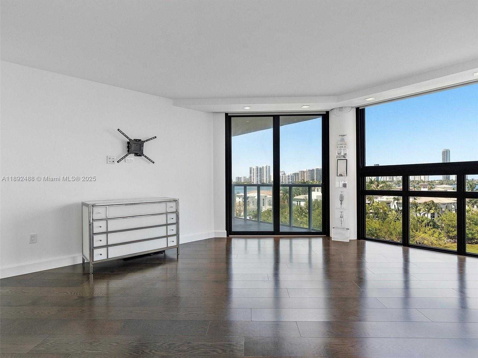 Small Image of 4000 ISLAND BLVD #606, Aventura Number 25