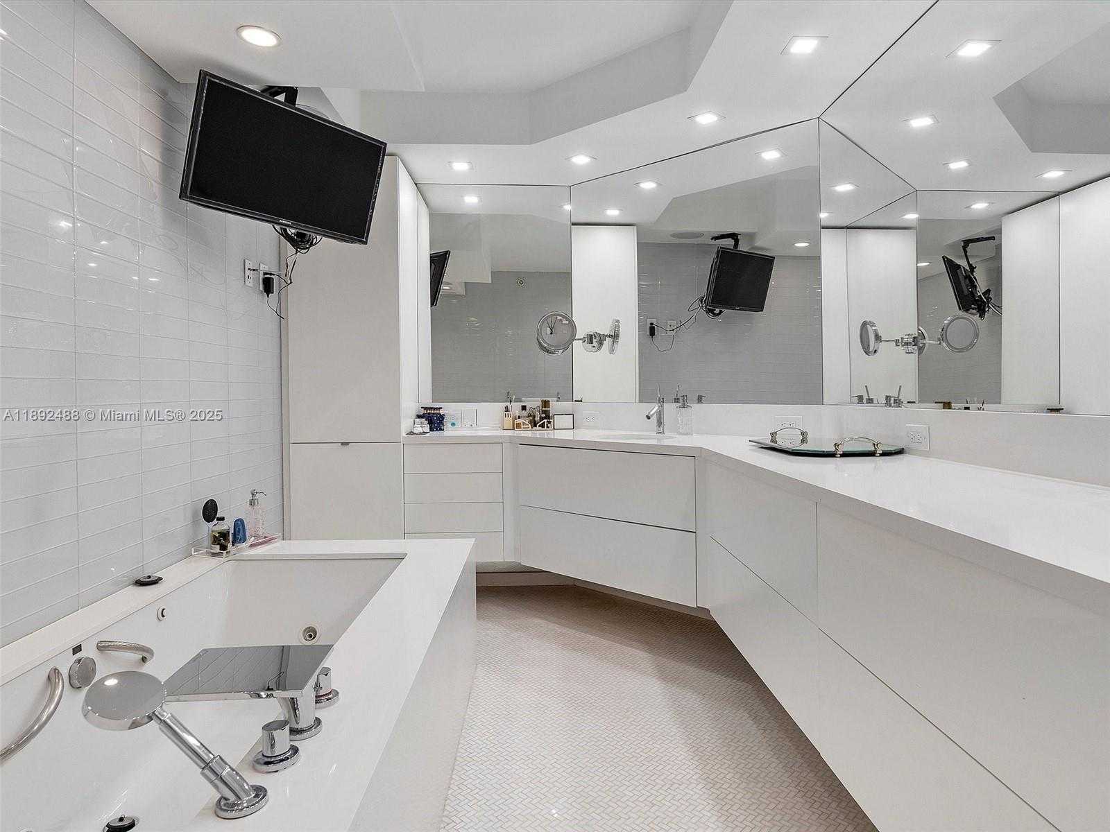 Small Image of 4000 ISLAND BLVD #606, Aventura Number 27