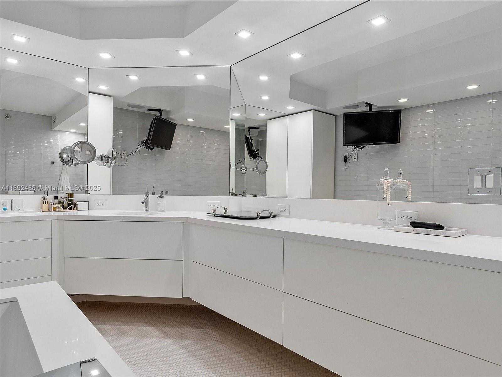 Small Image of 4000 ISLAND BLVD #606, Aventura Number 28