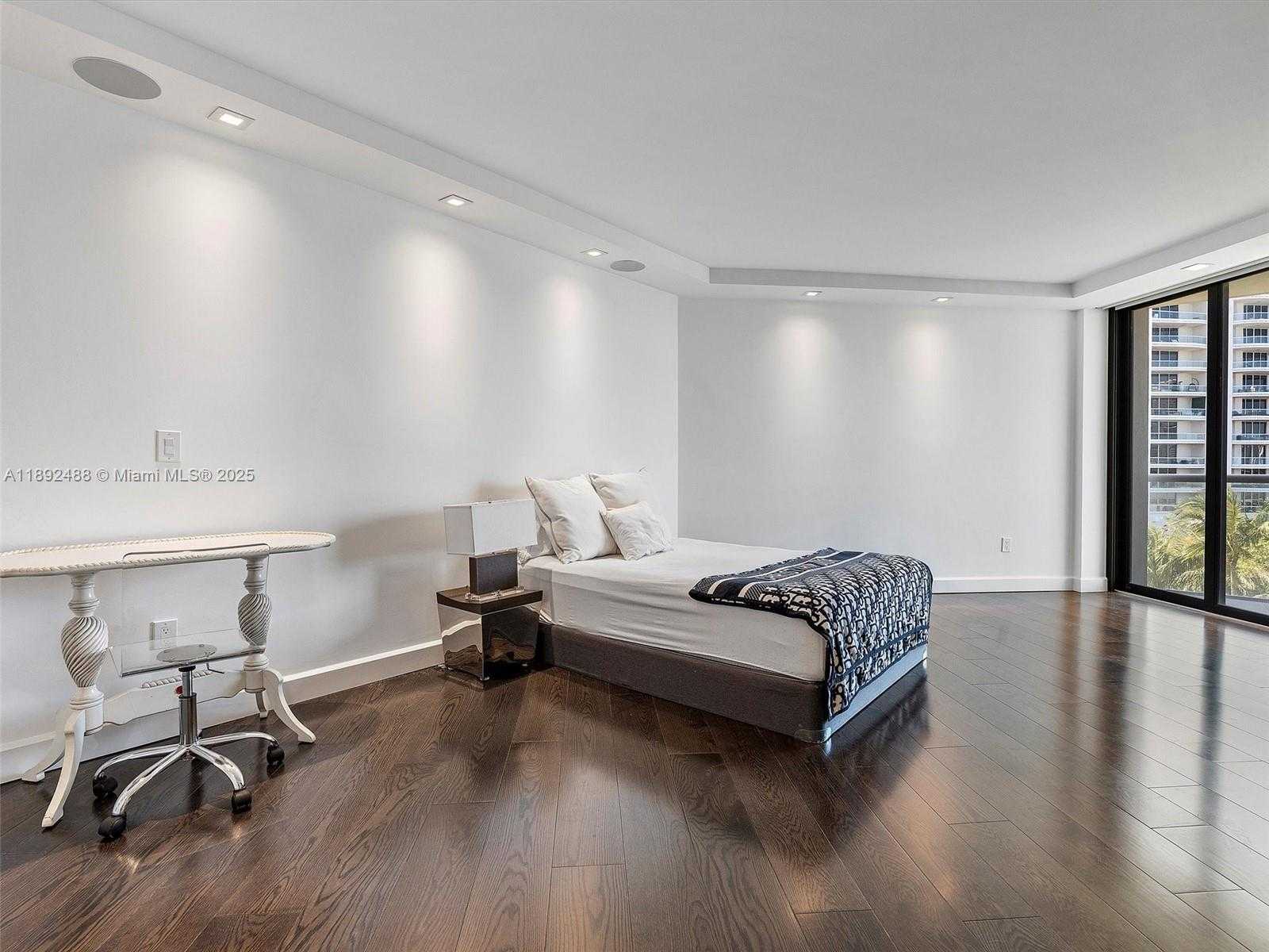 Small Image of 4000 ISLAND BLVD #606, Aventura Number 29