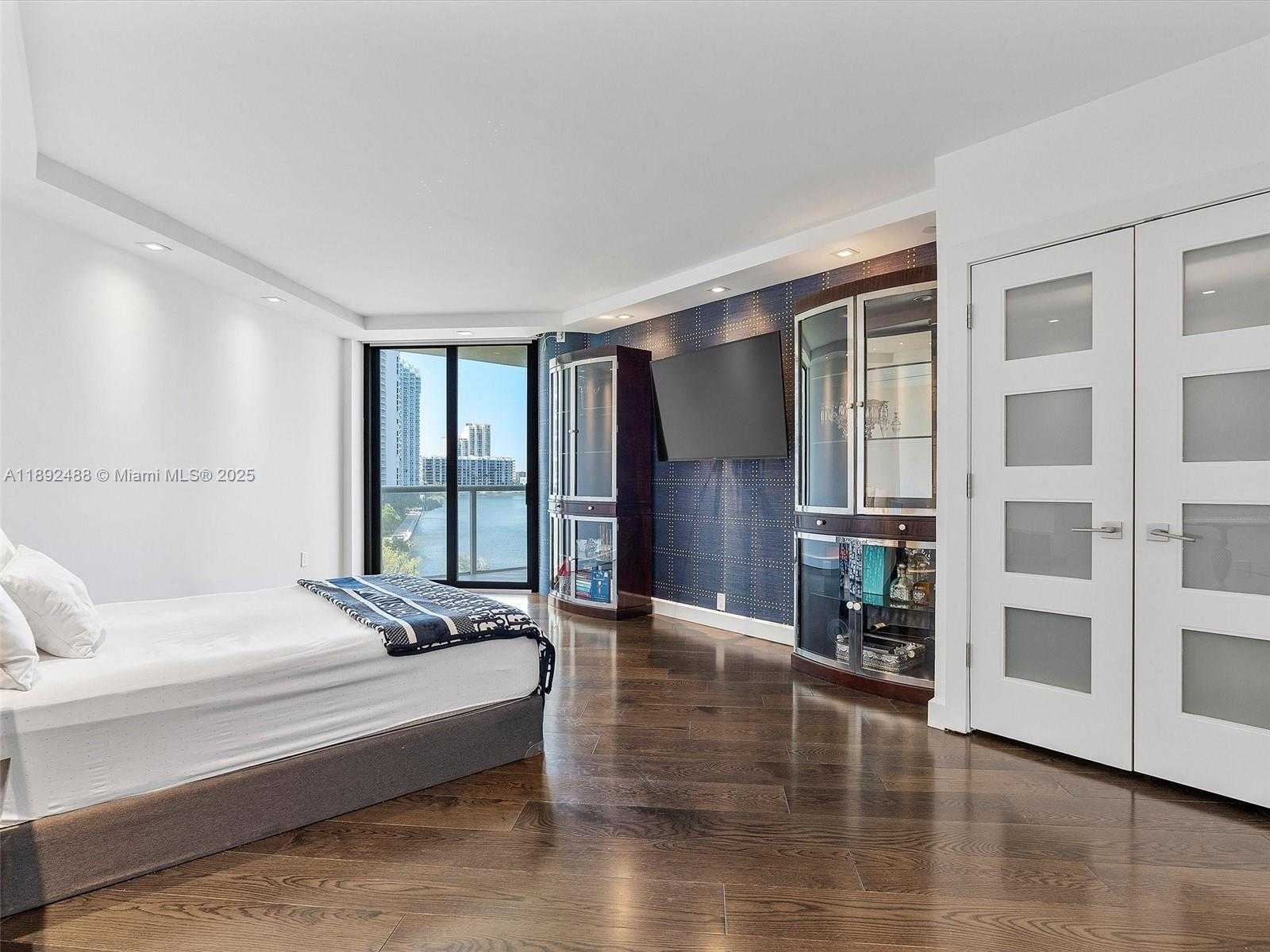 Small Image of 4000 ISLAND BLVD #606, Aventura Number 30