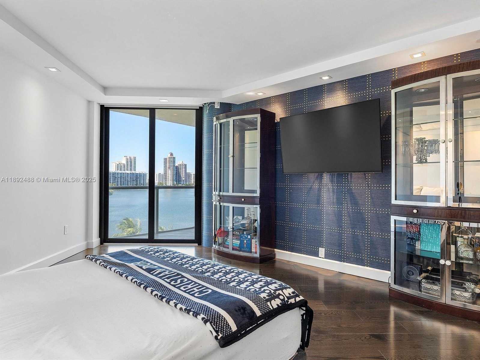 Small Image of 4000 ISLAND BLVD #606, Aventura Number 31