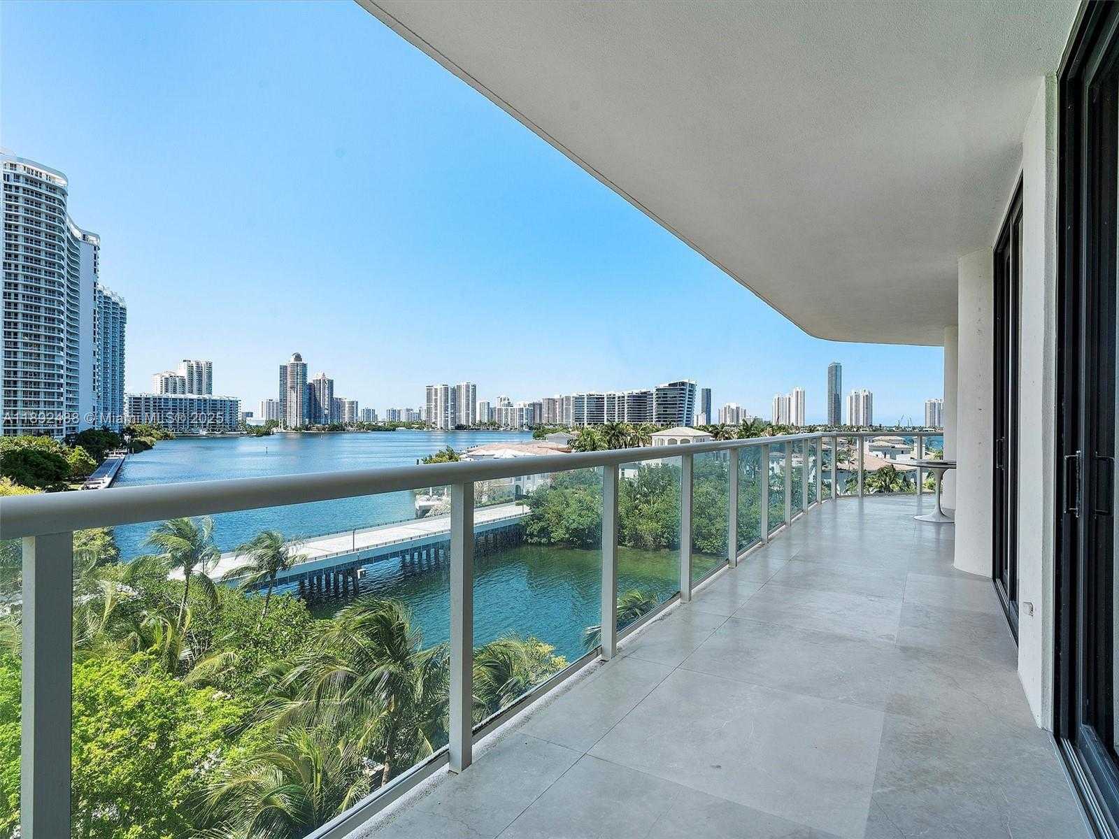 Small Image of 4000 ISLAND BLVD #606, Aventura Number 32