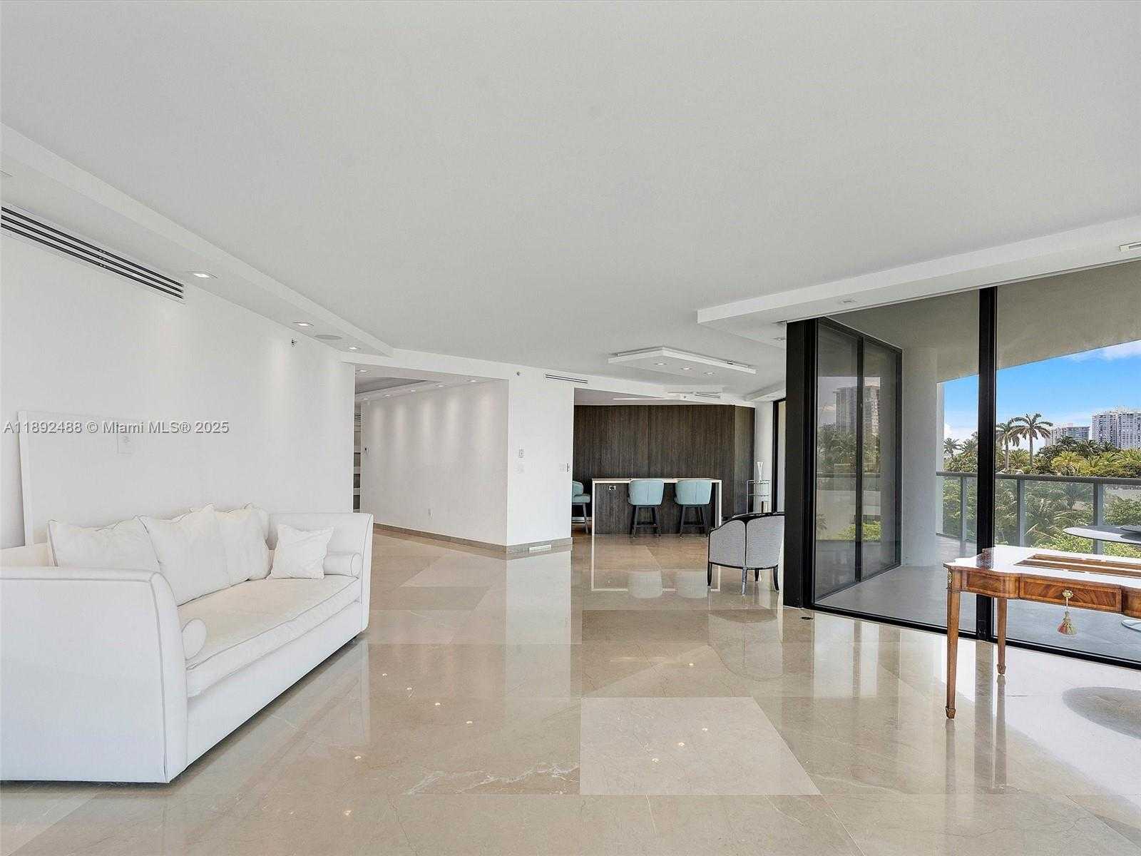 Small Image of 4000 ISLAND BLVD #606, Aventura Number 8