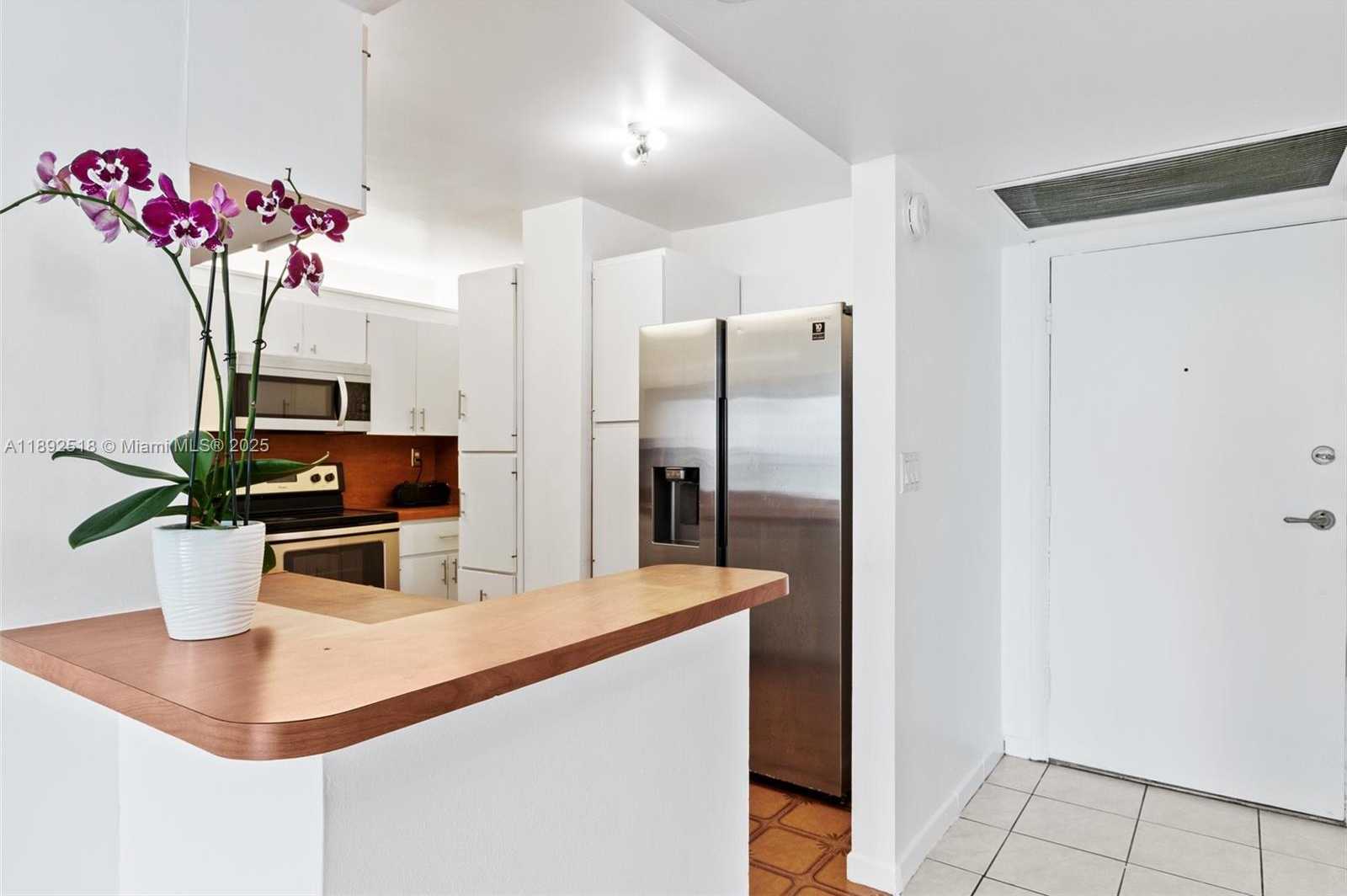 Small Image of 6450 COLLINS AVE #606, Miami Beach Number 11