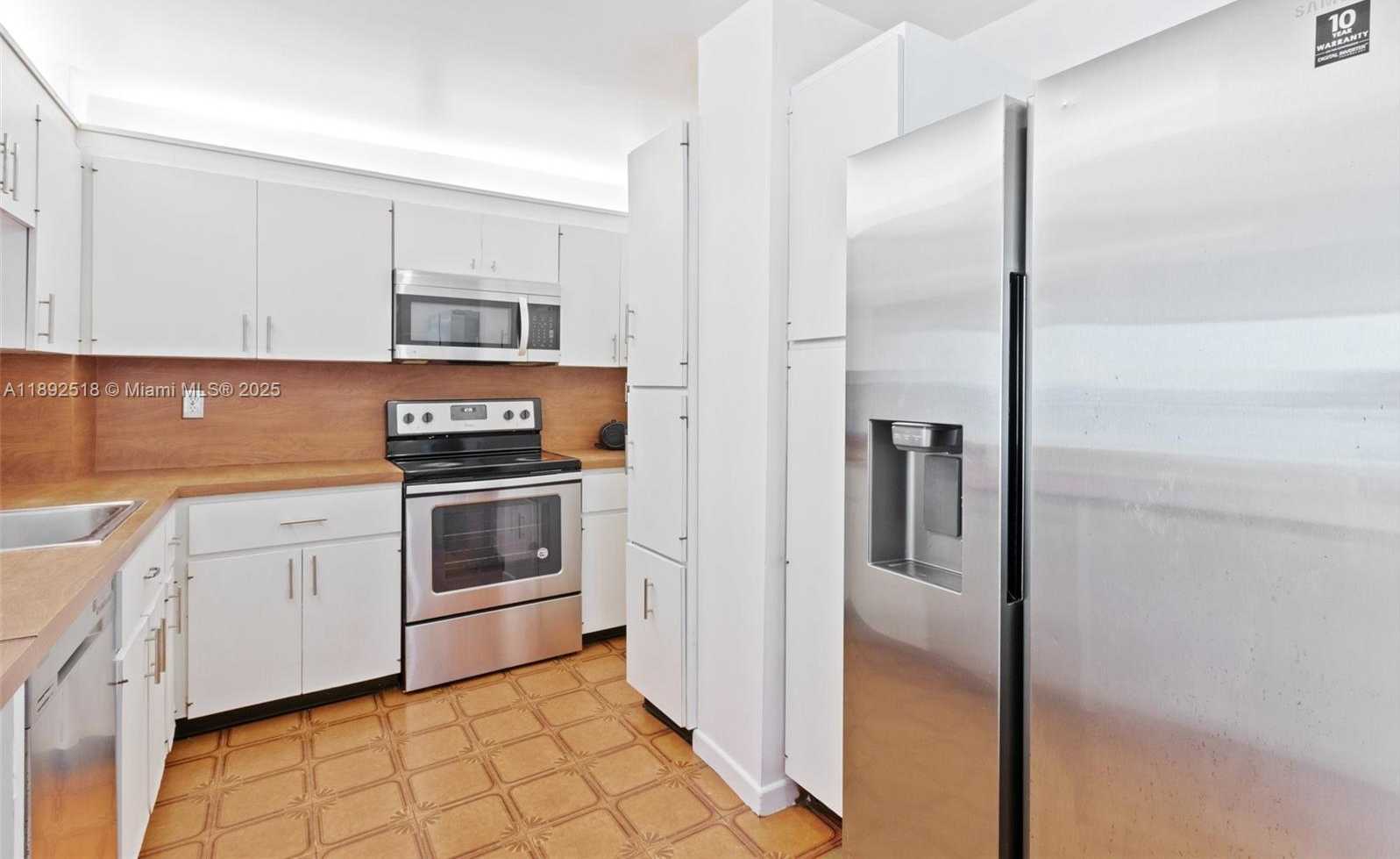 Small Image of 6450 COLLINS AVE #606, Miami Beach Number 12