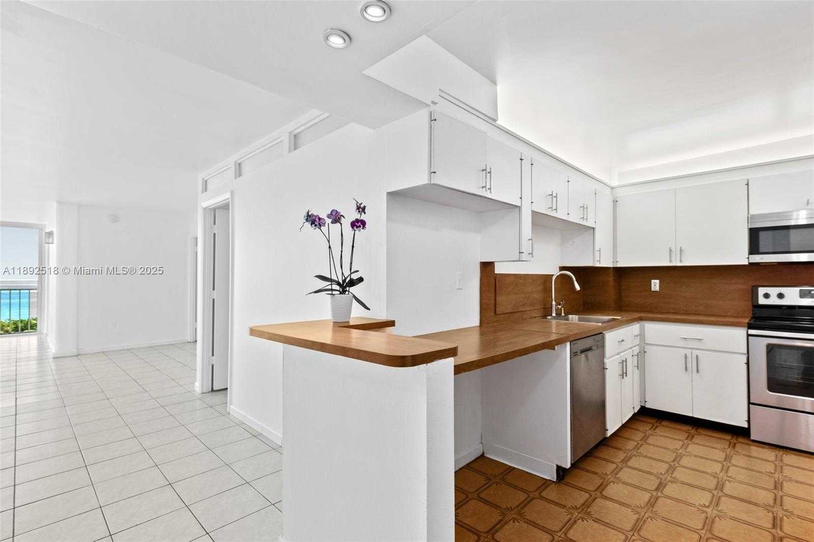 Small Image of 6450 COLLINS AVE #606, Miami Beach Number 14