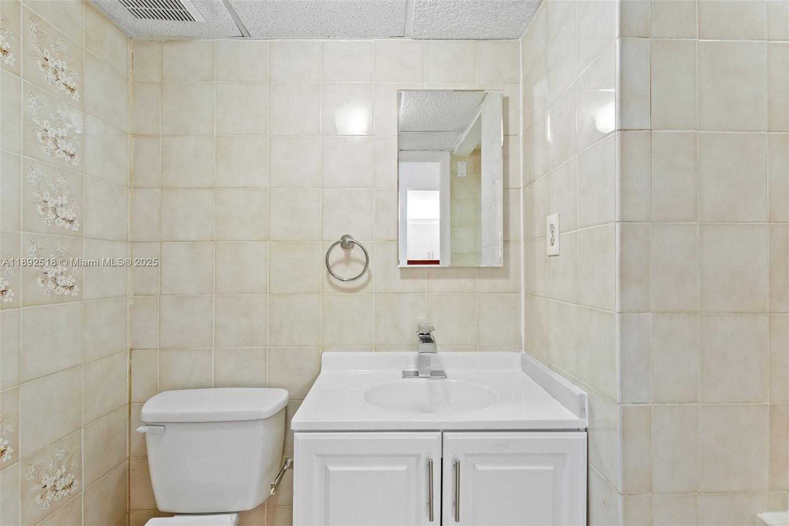 Small Image of 6450 COLLINS AVE #606, Miami Beach Number 25
