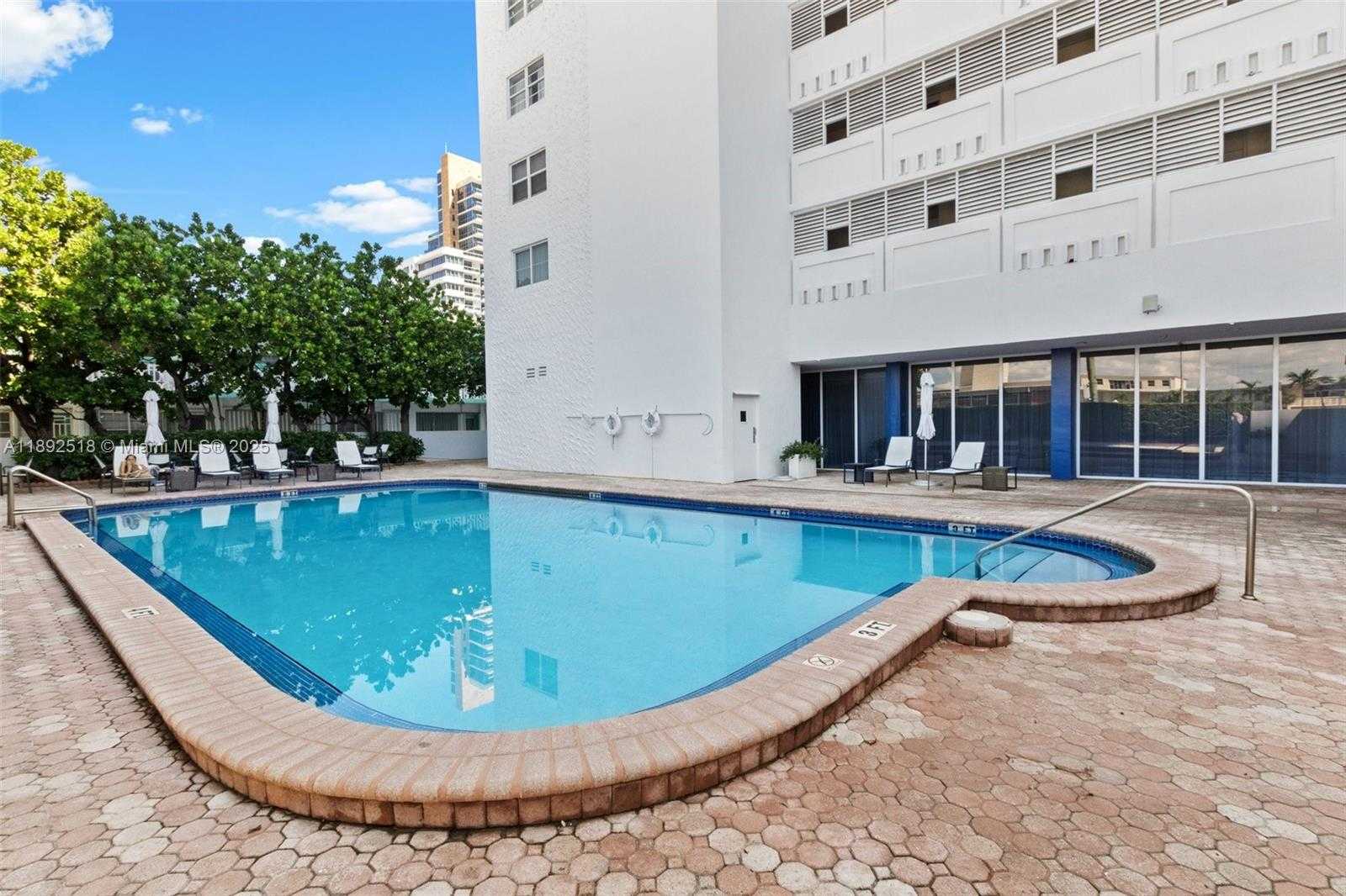 Small Image of 6450 COLLINS AVE #606, Miami Beach Number 36