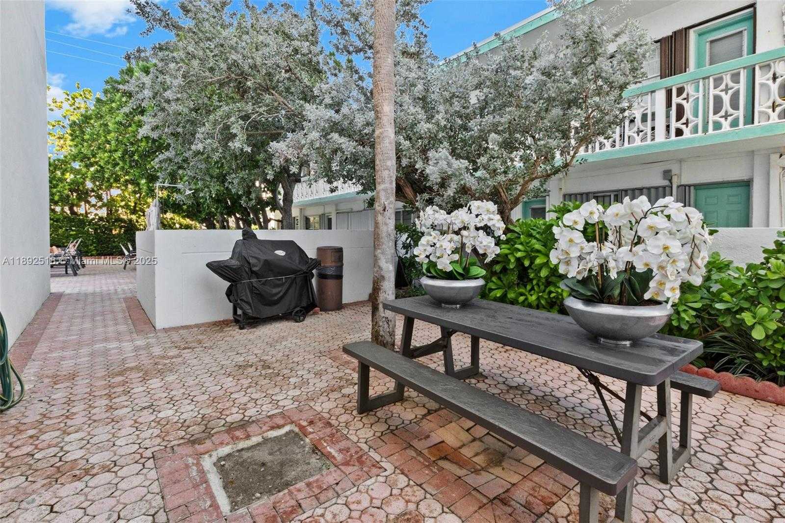 Small Image of 6450 COLLINS AVE #606, Miami Beach Number 37