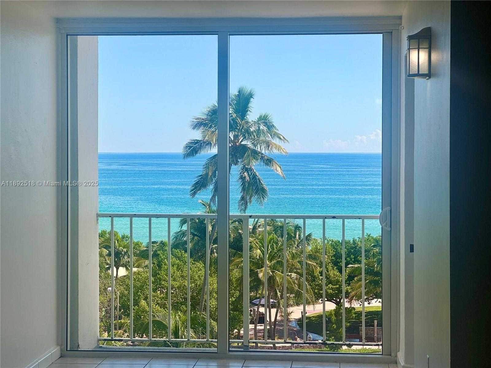 Small Image of 6450 COLLINS AVE #606, Miami Beach Number 39