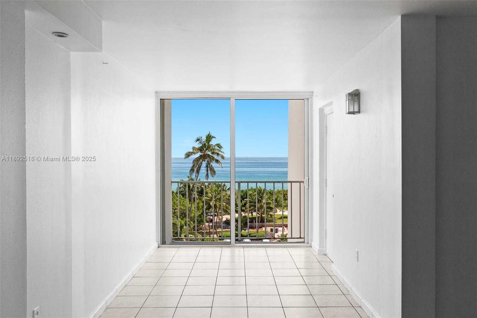 Small Image of 6450 COLLINS AVE #606, Miami Beach Number 4