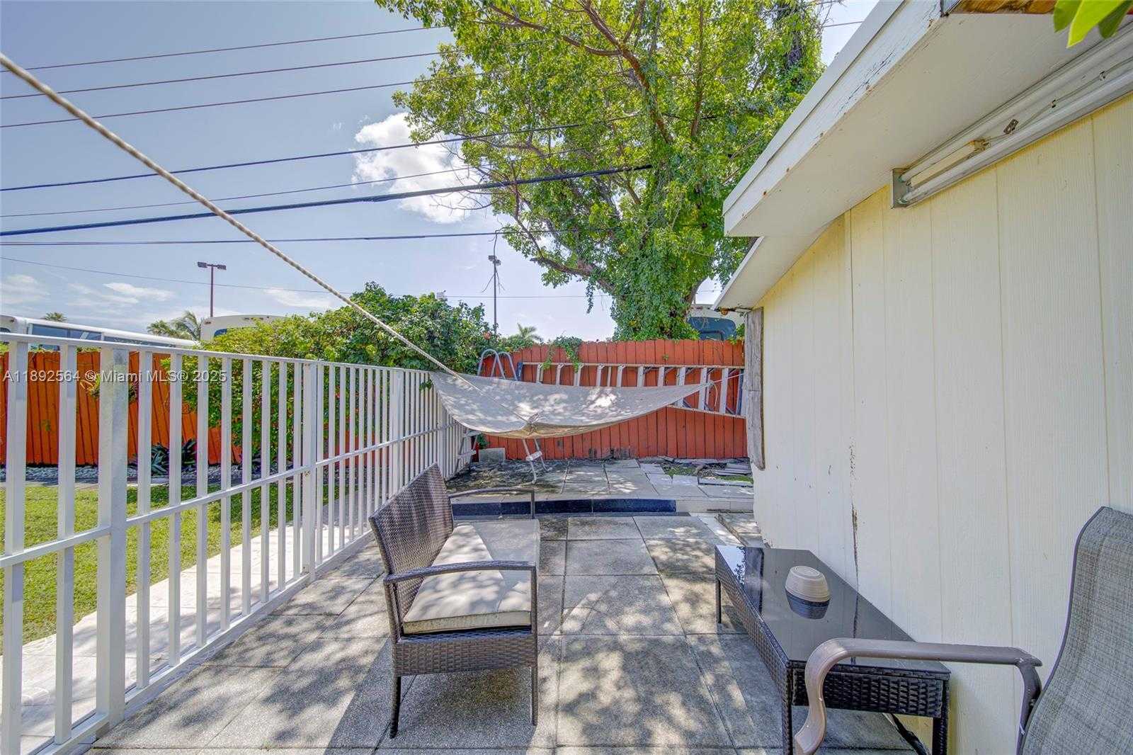 Small Image of Miami Number 27