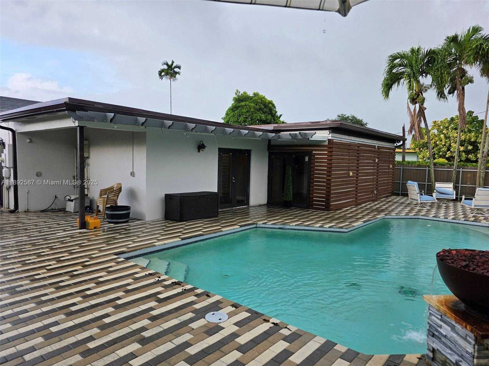 Small Image of Miami Number 4