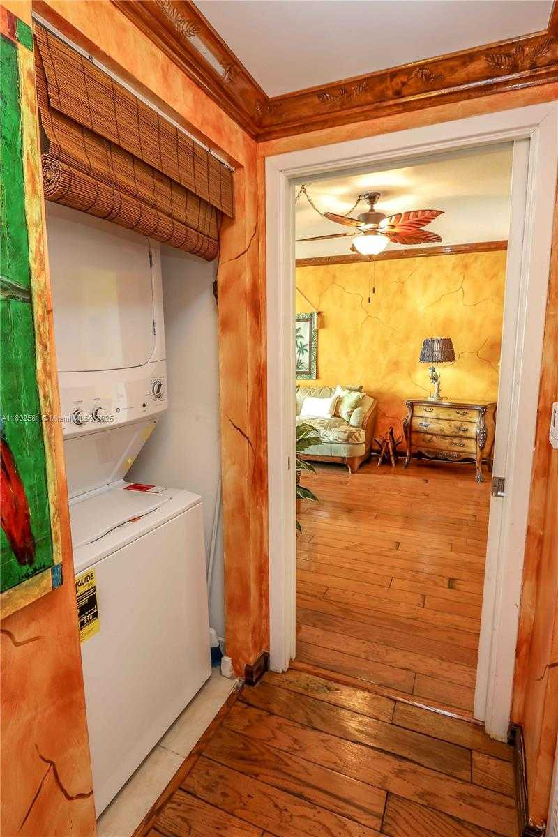 Small Image of 335 Biscayne Blvd, Miami, FL 33132, USA Number 11