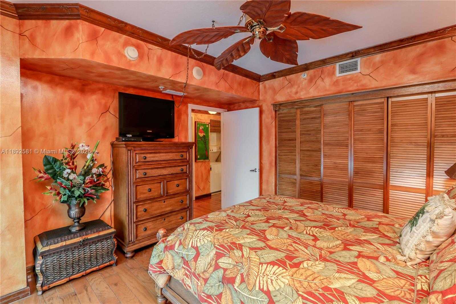 Small Image of 335 Biscayne Blvd, Miami, FL 33132, USA Number 15