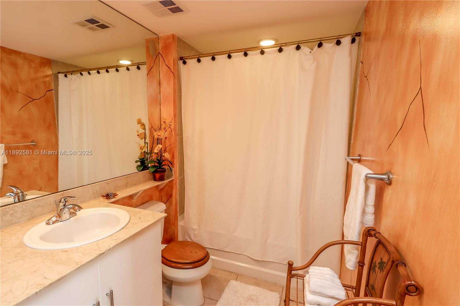 Small Image of 335 Biscayne Blvd, Miami, FL 33132, USA Number 16