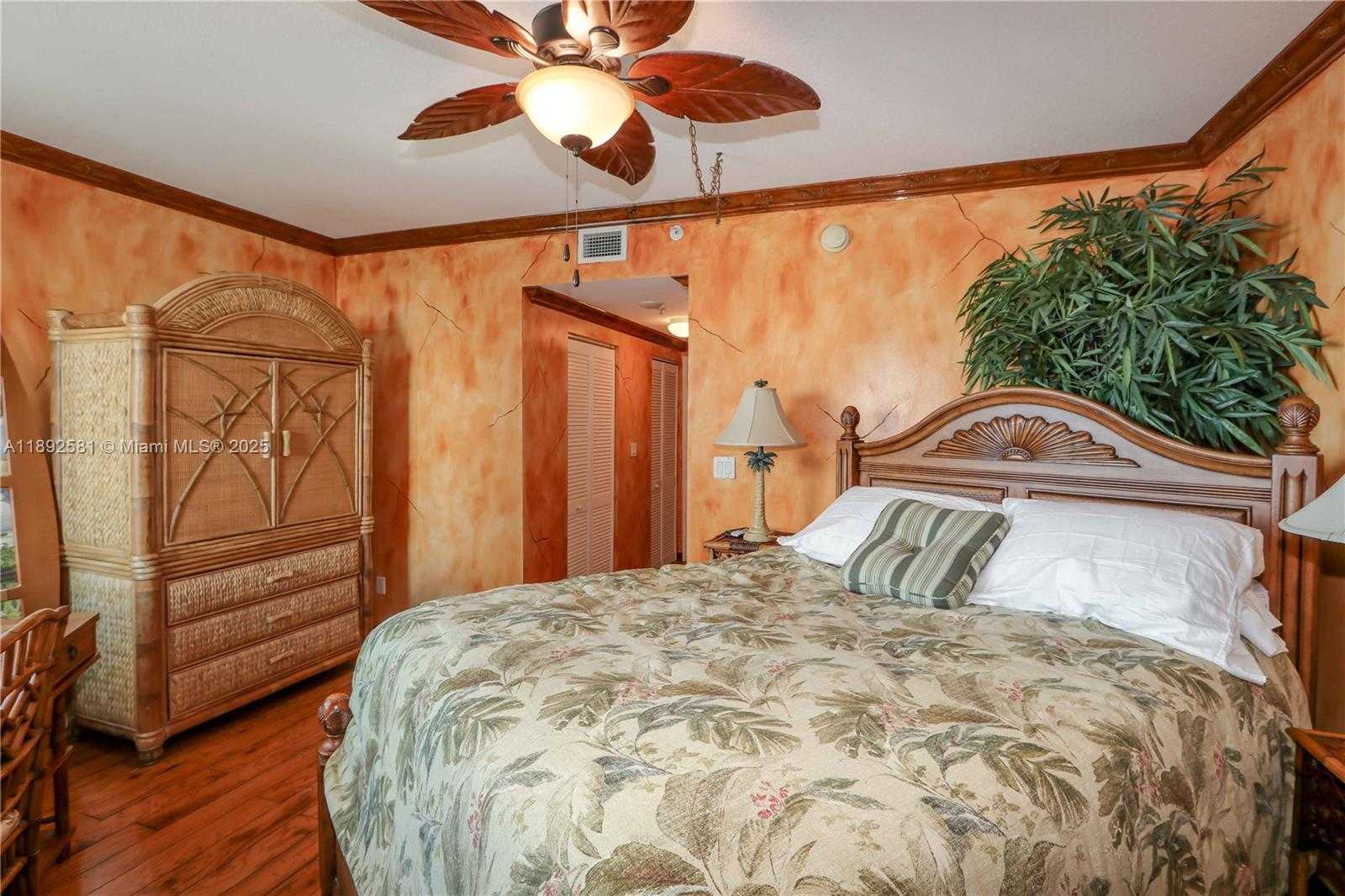 Small Image of 335 Biscayne Blvd, Miami, FL 33132, USA Number 18