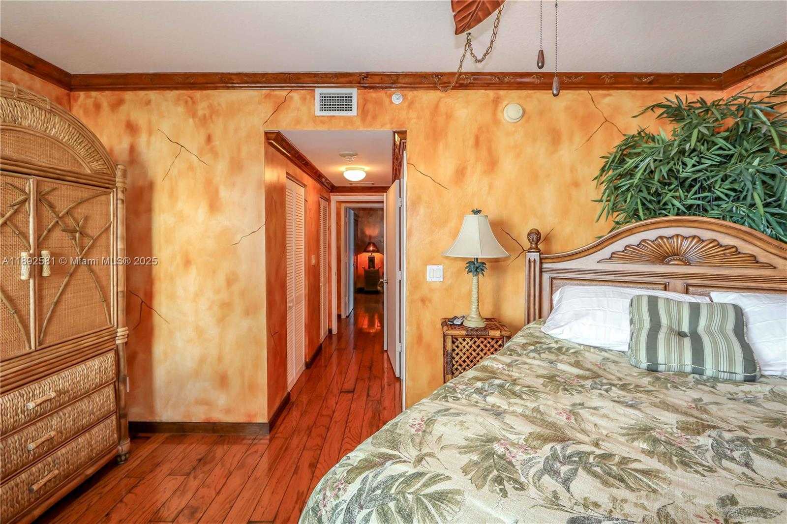 Small Image of 335 Biscayne Blvd, Miami, FL 33132, USA Number 19