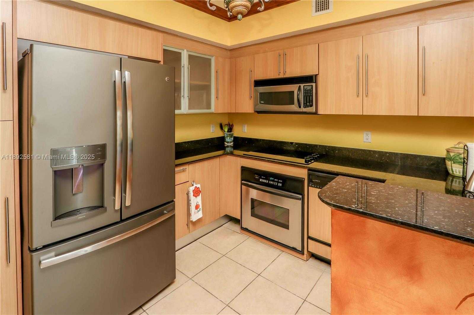 Small Image of 335 Biscayne Blvd, Miami, FL 33132, USA Number 8