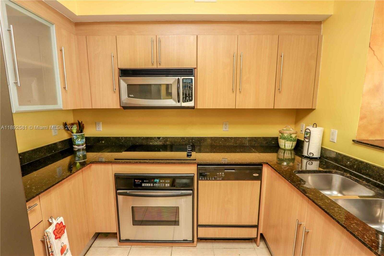 Small Image of 335 Biscayne Blvd, Miami, FL 33132, USA Number 9