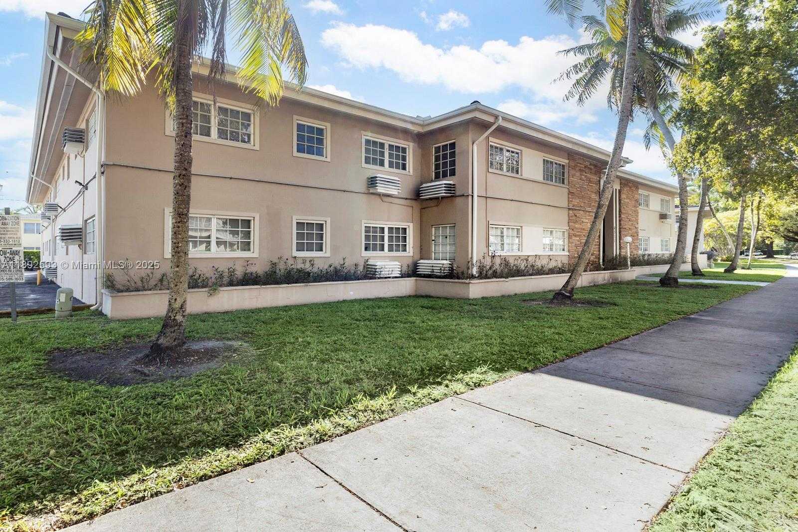 Small Image of 6511 SANTONA ST #C18, Coral Gables Number 10