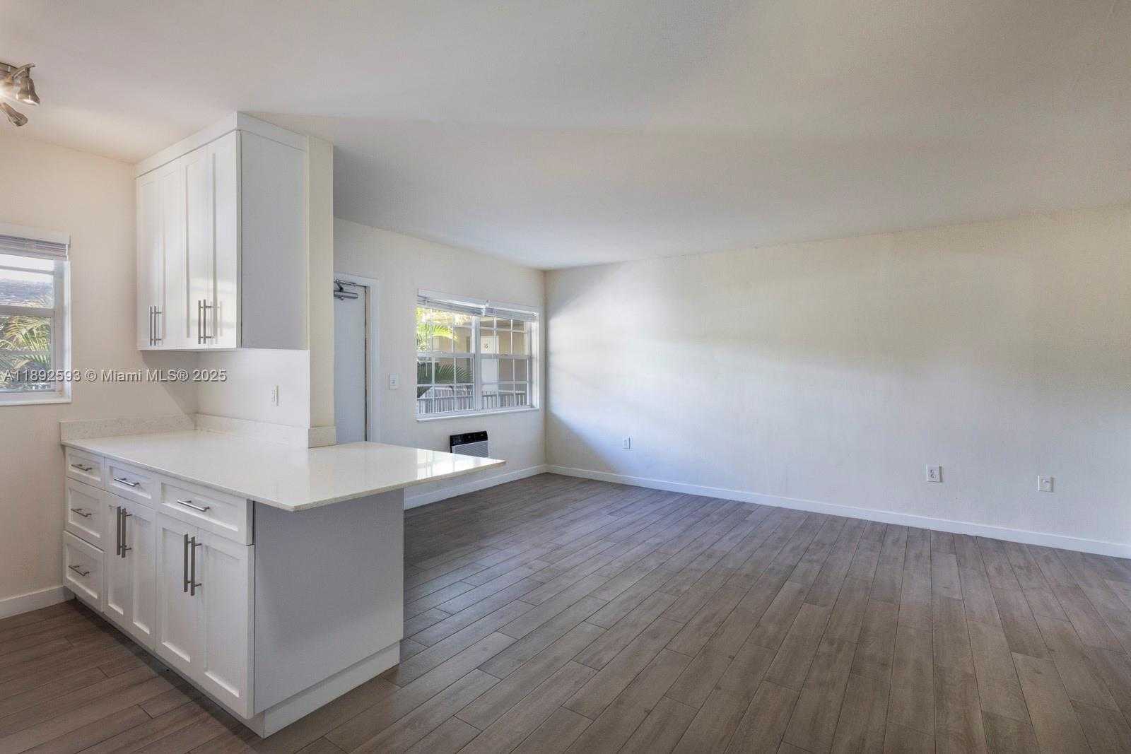 Small Image of 6511 SANTONA ST #C18, Coral Gables Number 3