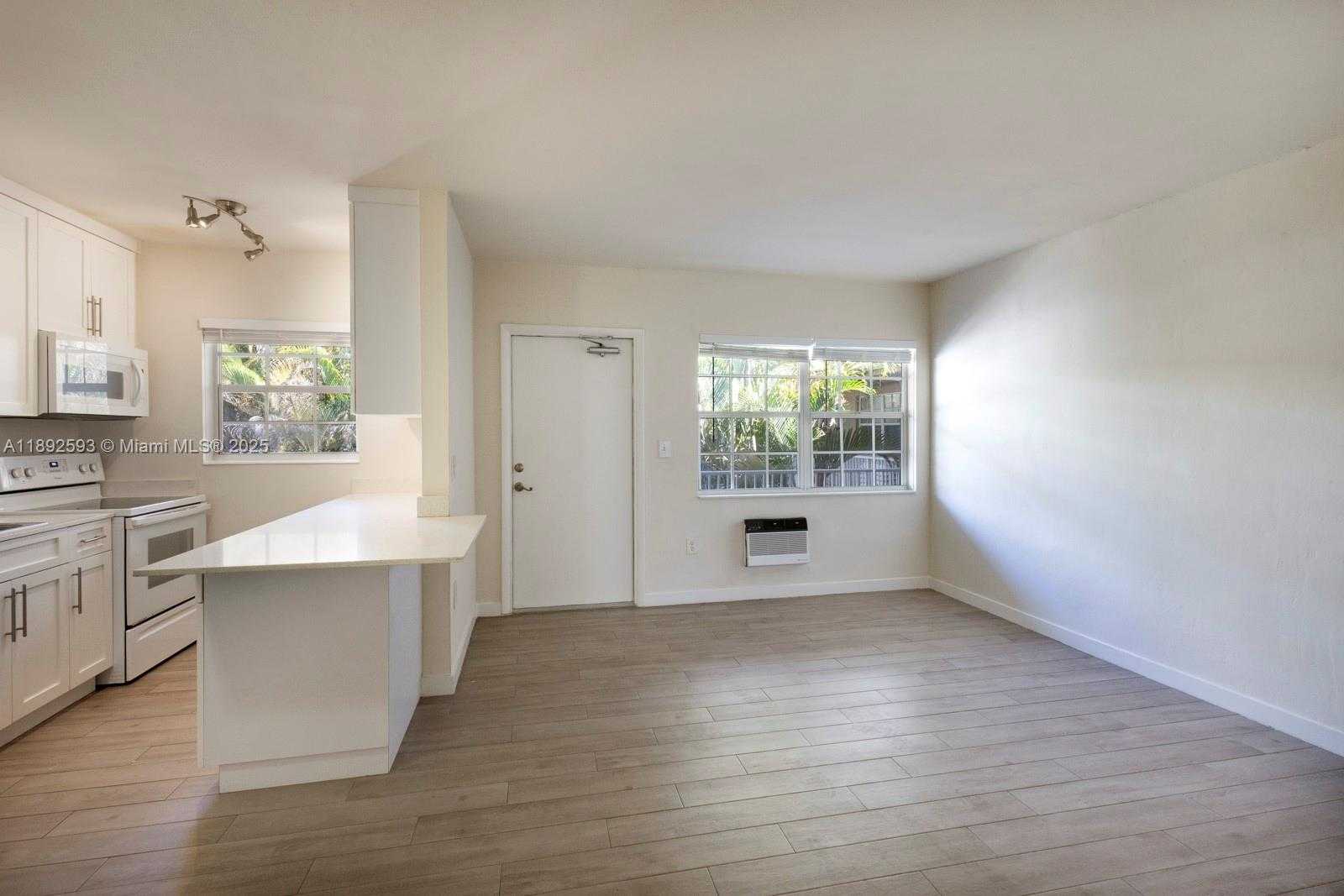 Small Image of 6511 SANTONA ST #C18, Coral Gables Number 4