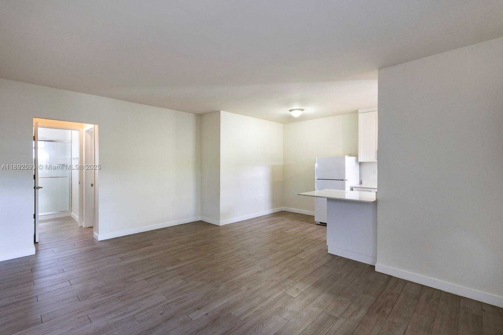 Small Image of 6511 SANTONA ST #C18, Coral Gables Number 5
