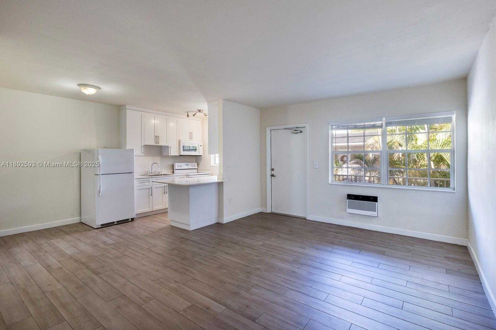Small Image of 6511 SANTONA ST #C18, Coral Gables Number 7