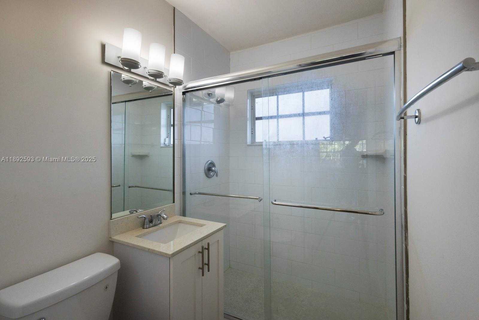 Small Image of 6511 SANTONA ST #C18, Coral Gables Number 9