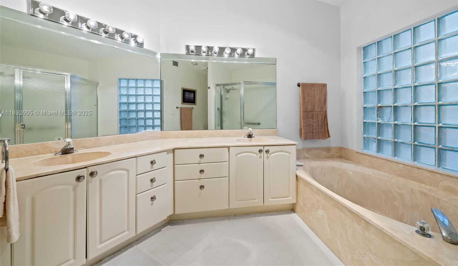 Small Image of 9650 HARBOUR LAKE CIR, Boynton Beach Number 19