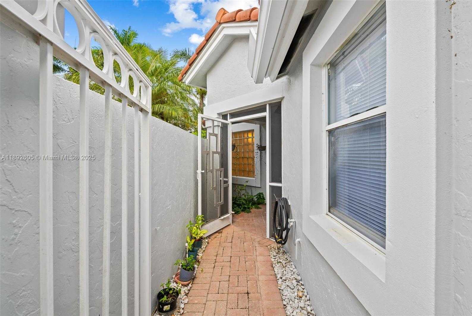 Small Image of 9650 HARBOUR LAKE CIR, Boynton Beach Number 23